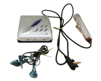 SHARP ポータブルMDプレーヤー　MD-ST800 SHARP MD-ST800 Portable MD Player Silver with Remote Control