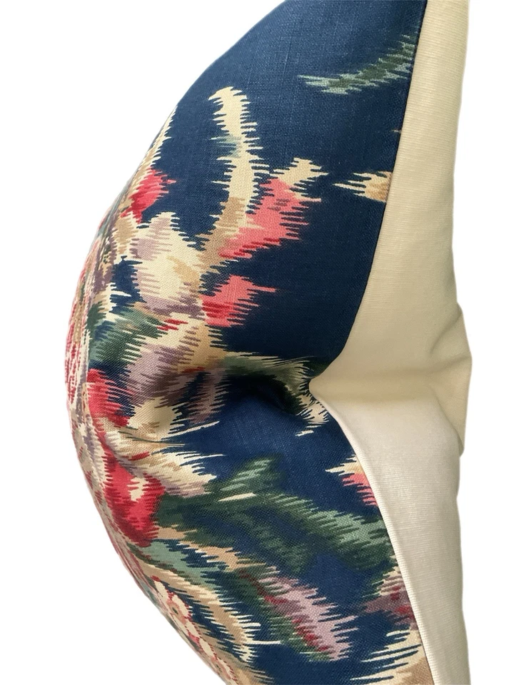 Almohada de plumón estampada vintage de algodón y lino Brunschwig & Fils Solesmes Foto 2 de 3