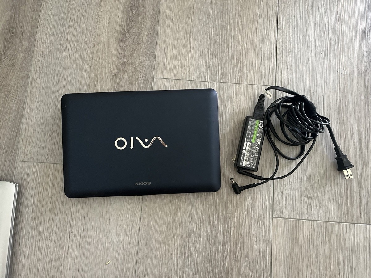 SONY VAIO VPCW211AX 10.1”LED 1.66GHz W Series Mini Notebook WiFi