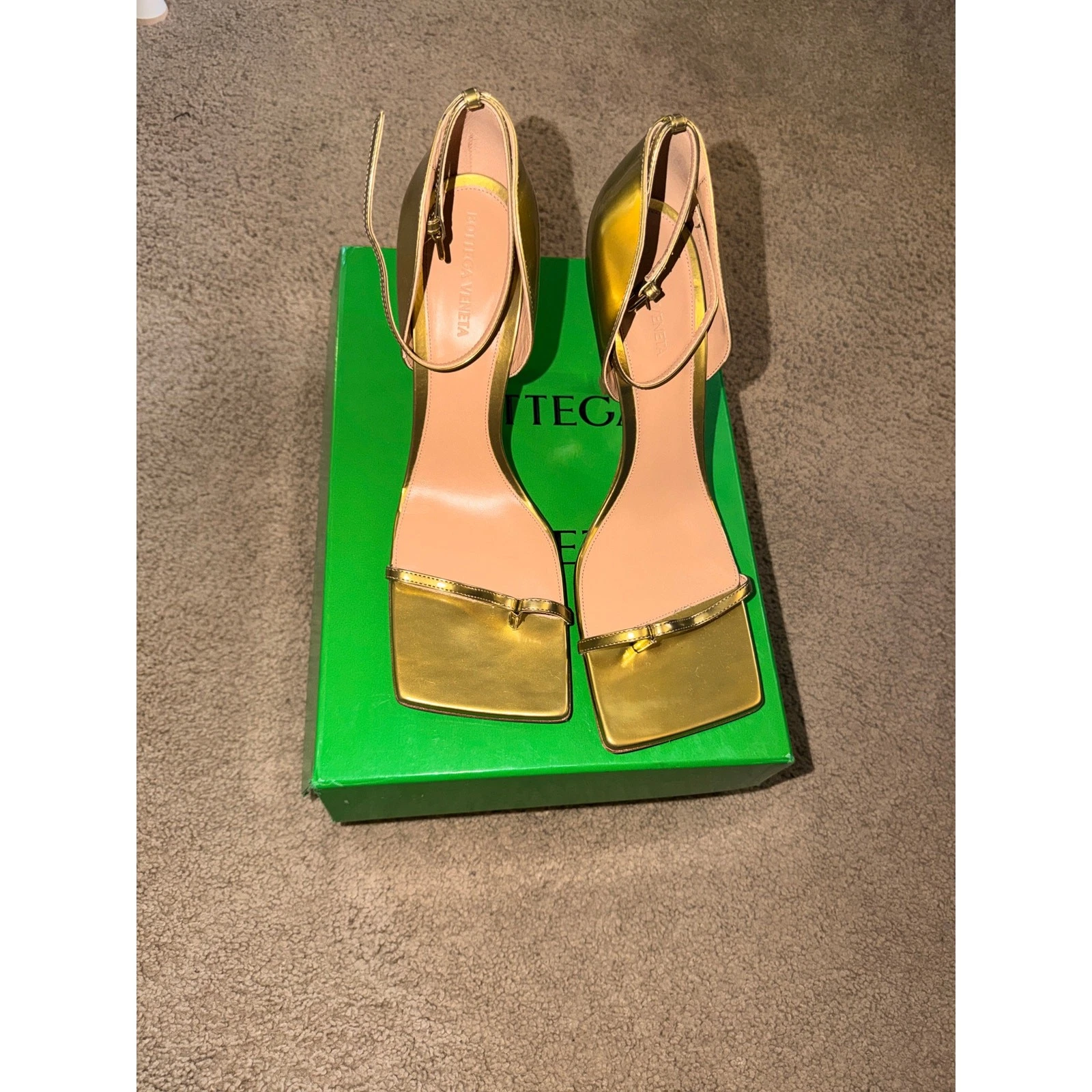 Bottega Veneta — Bottega Veneta Stretch Sandal Mirror Calf in gold