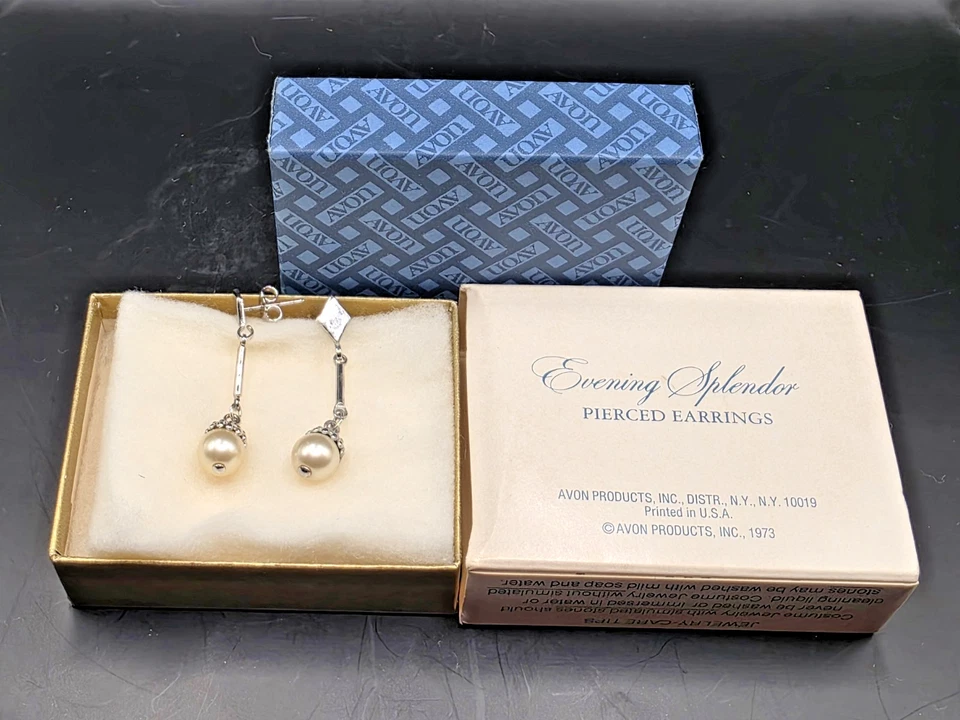 Pendientes perforados Avon vintage 1973 noche esplendor con postes de acero quirúrgico Foto 2 de 4