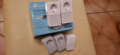 tp-link AV1000 Gigabit Passthrough Powerline Starter Kit