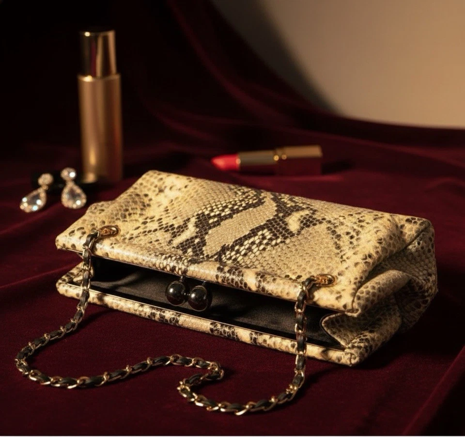 Bolso clutch bandolera Badgley Mischka Python piel de serpiente beso bloqueo Foto 3 de 4