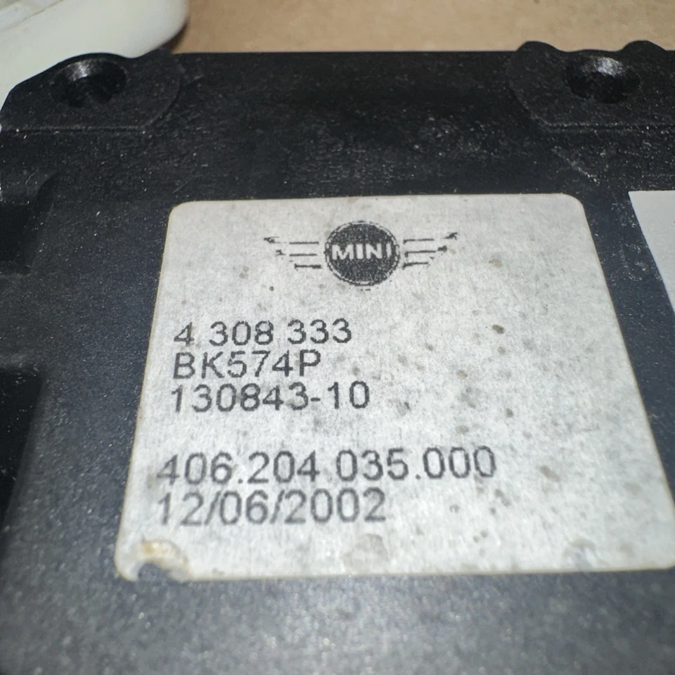 Atuador de liberação de tampa de enchimento de combustível Mini Cooper 4308333 fabricante de equipamento original 2002-2006 - Imagem 3 de 4