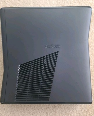 Xbox 360 S 4GB Model With 2 Controllers (Trinity Board). Read Description
