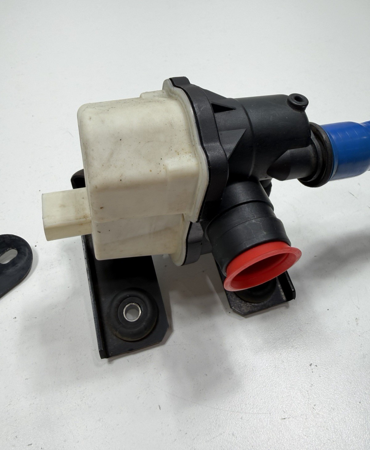 Maserati Ghibli 2014-2020 Leak detection pump P/N 06700032870