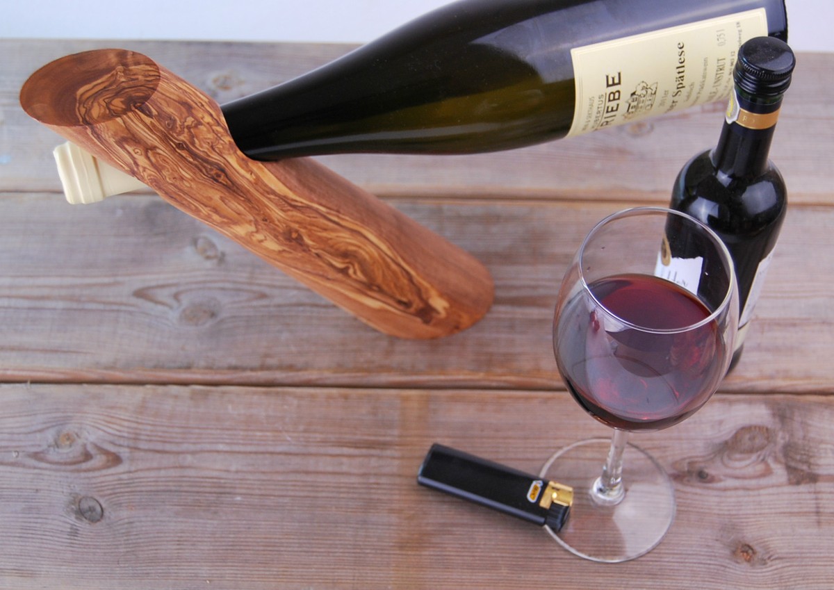 B-Ware: Weinhalter Aus Olivenholz ‚LaOla‘ – Geschwungenes Design, 24 Cm, Natur