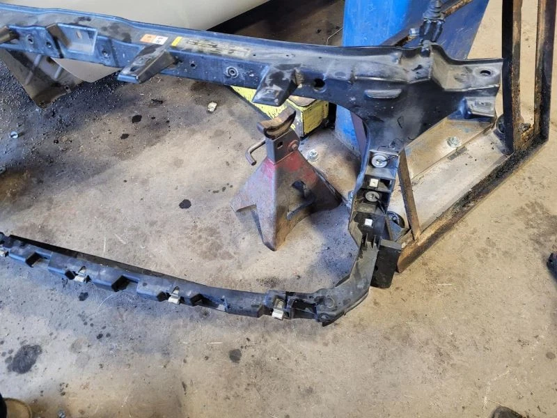 (SOLO RECOGIDA LOCAL) Soporte de núcleo de radiador para camioneta Ford F250SD 11-16 1894992 Foto 2 de 2