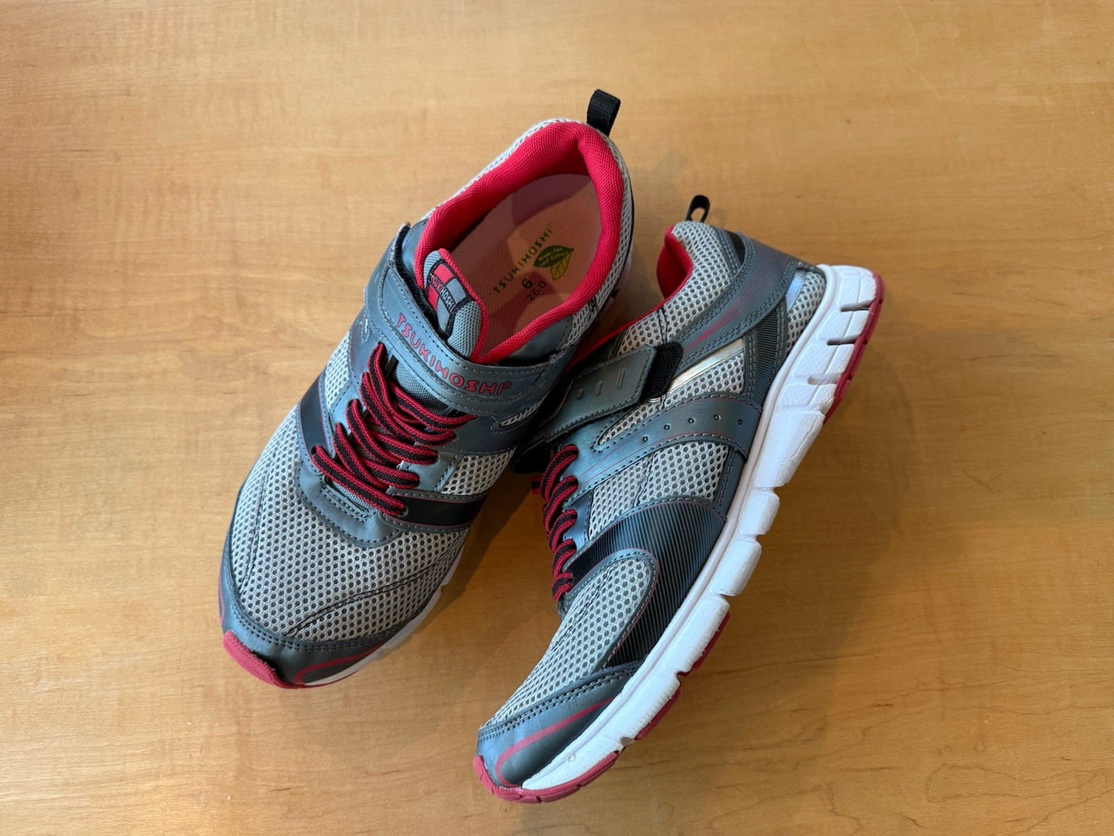 Tsukihoshi 80 velocity Boys Size 6 Graphite/Red Sneakers.