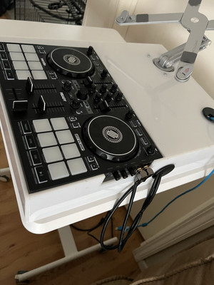 Reloop Beatpad 2 Professional with DJ stand booth GREAT COND. w/ power cord 
