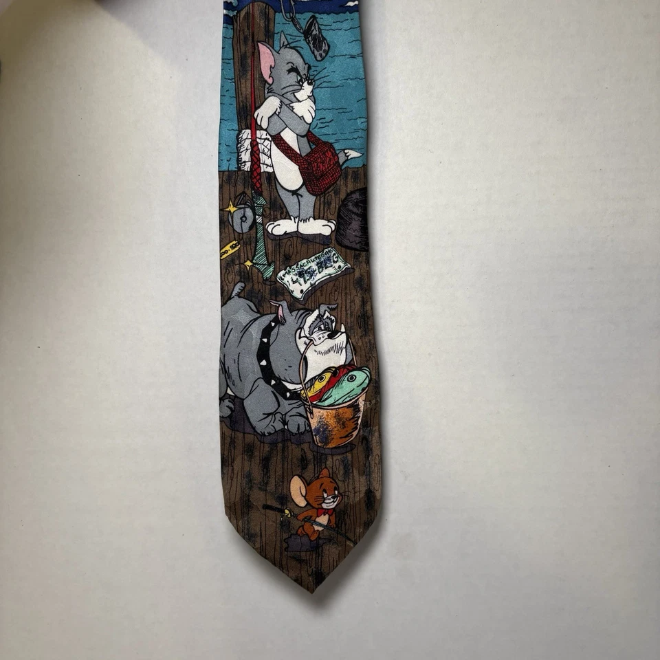 Corbata de seda vintage 1993 para hombre Cartoon Network Tom, Jerry y Spike escena de pesca Foto 2 de 4