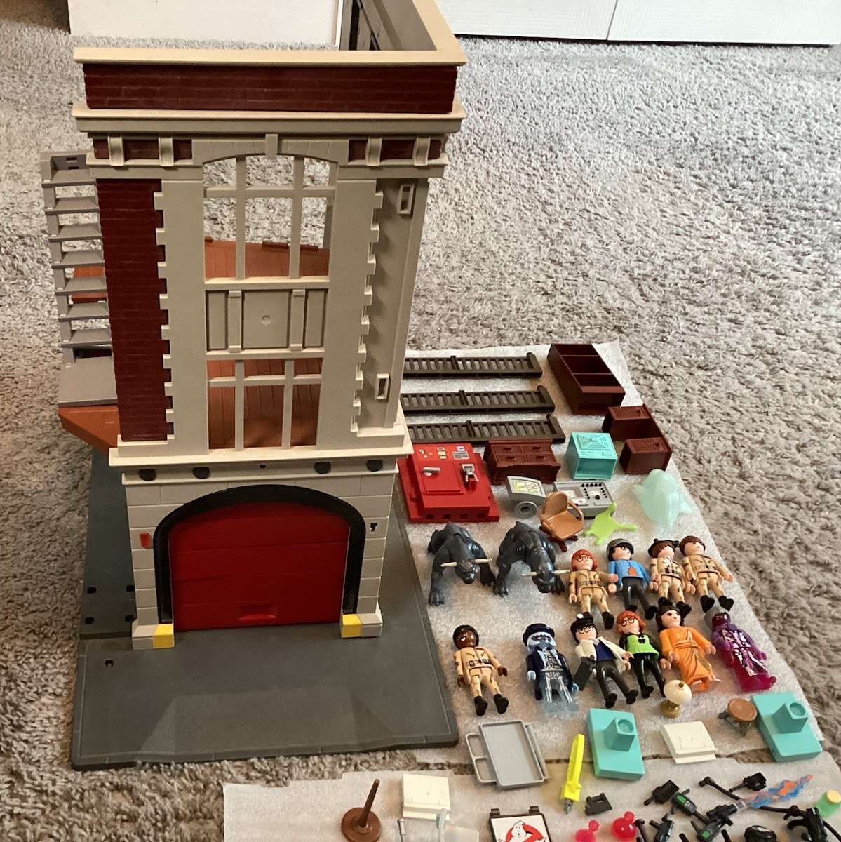 Real Ghostbusters Firehouse Ghostbusters Playmobil Ecto Playmobil  Ghostbusters Firehouse Lot W/ 11 Figures, Accessories, Furniture