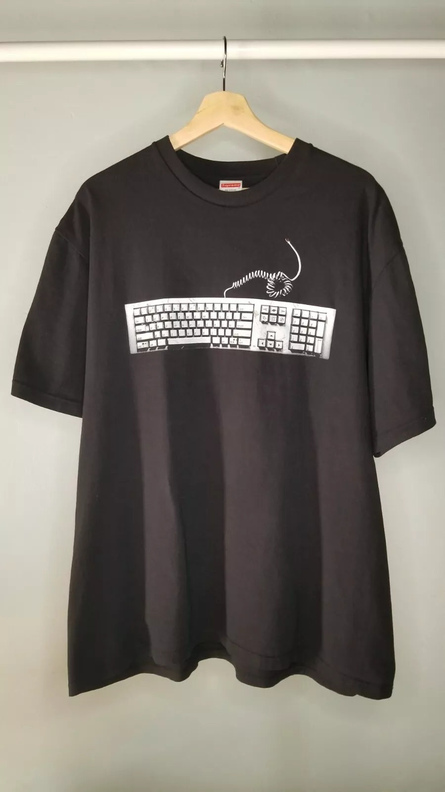 Tee shirt clavier Supreme noir taille XL SS19   Excellent état livraison rapide !