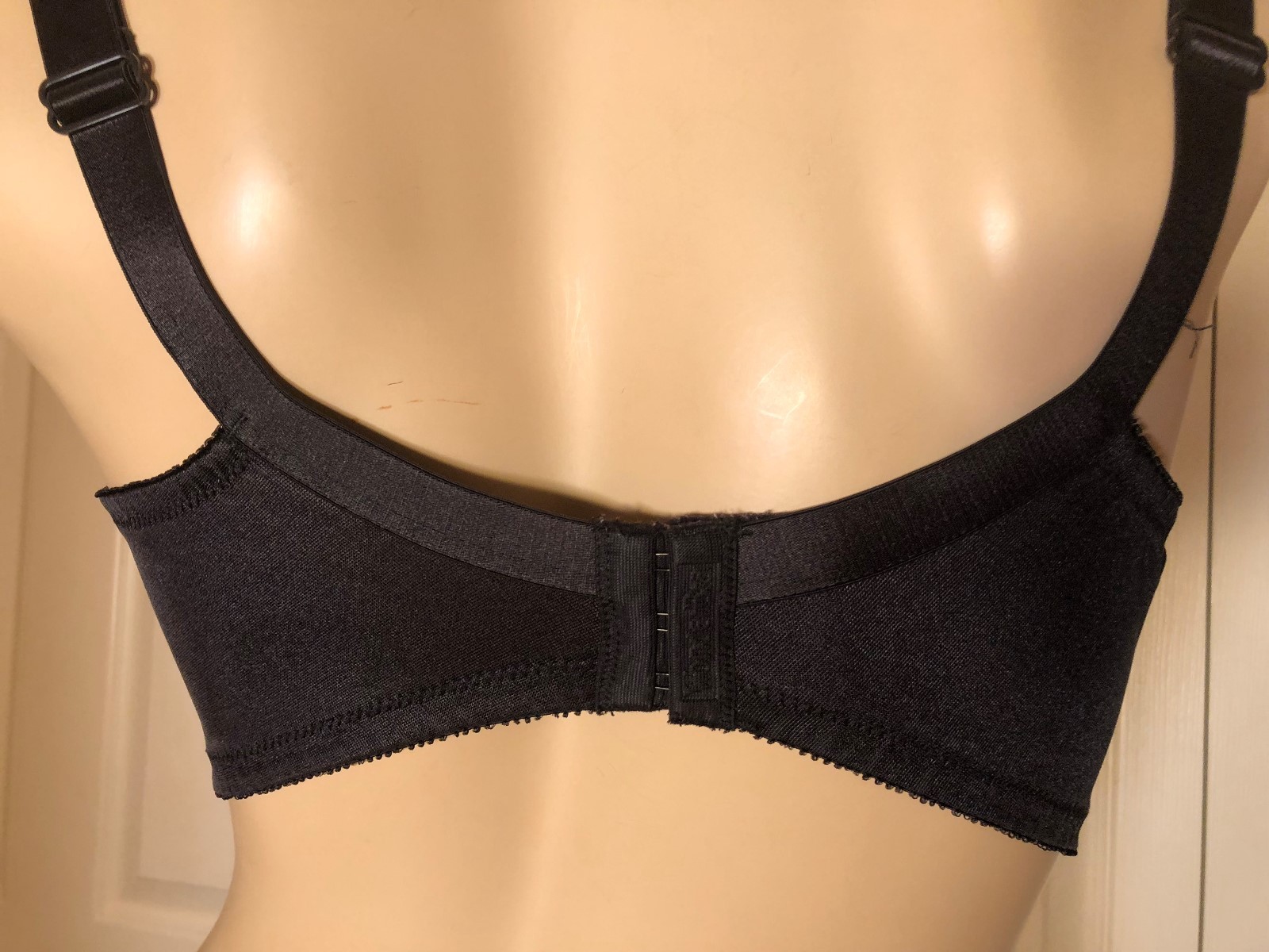 WONDERBRA 36DD Black Unlined Sheer 36 DD Underwire Lace Trimmed Bra