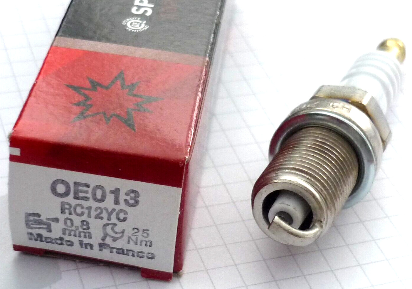1 original CHAMPION RC12YC OE013 spark plug NEW in BOX
