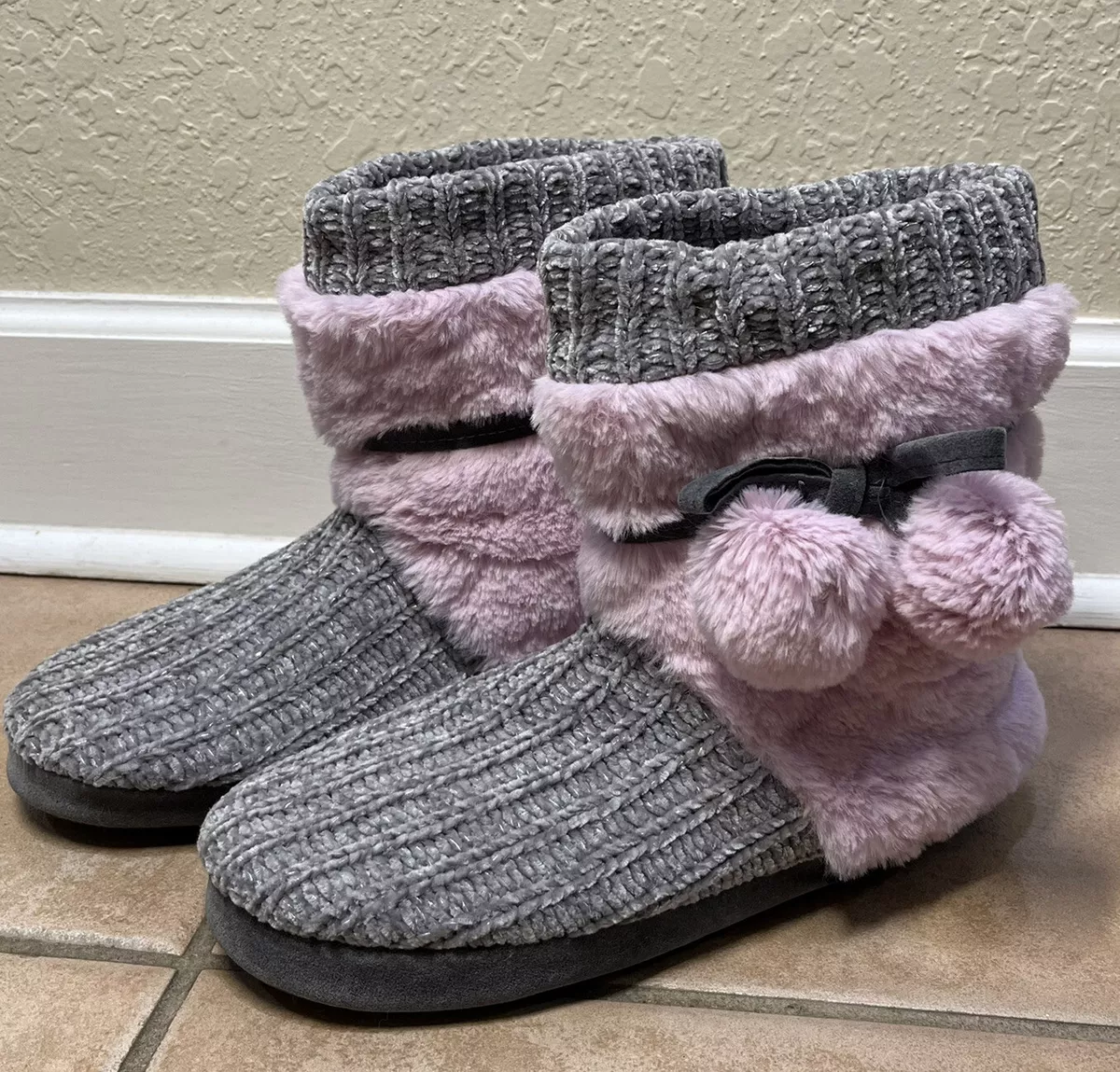 Pre-Owned Muk Luks - Gray & Pink Faux Fur Slipper Boots - Women's Size L US  9-10