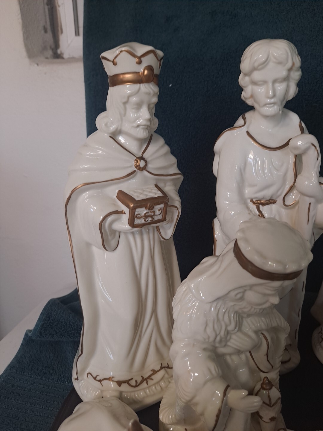 JCPenney 12 Piece Nativity Set 11 Porcelain Figurines With Wood Base