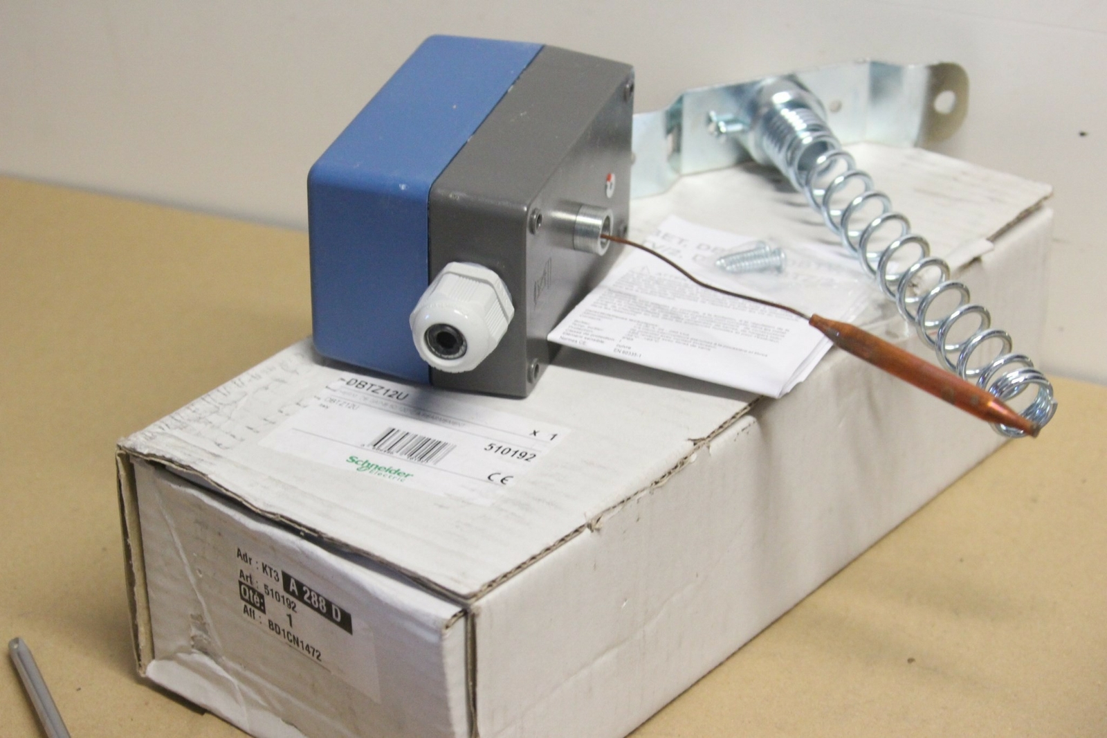 Thermostat DBTZ-12U IK Industrie Technik avec sonde 200mm et boitier IP65
