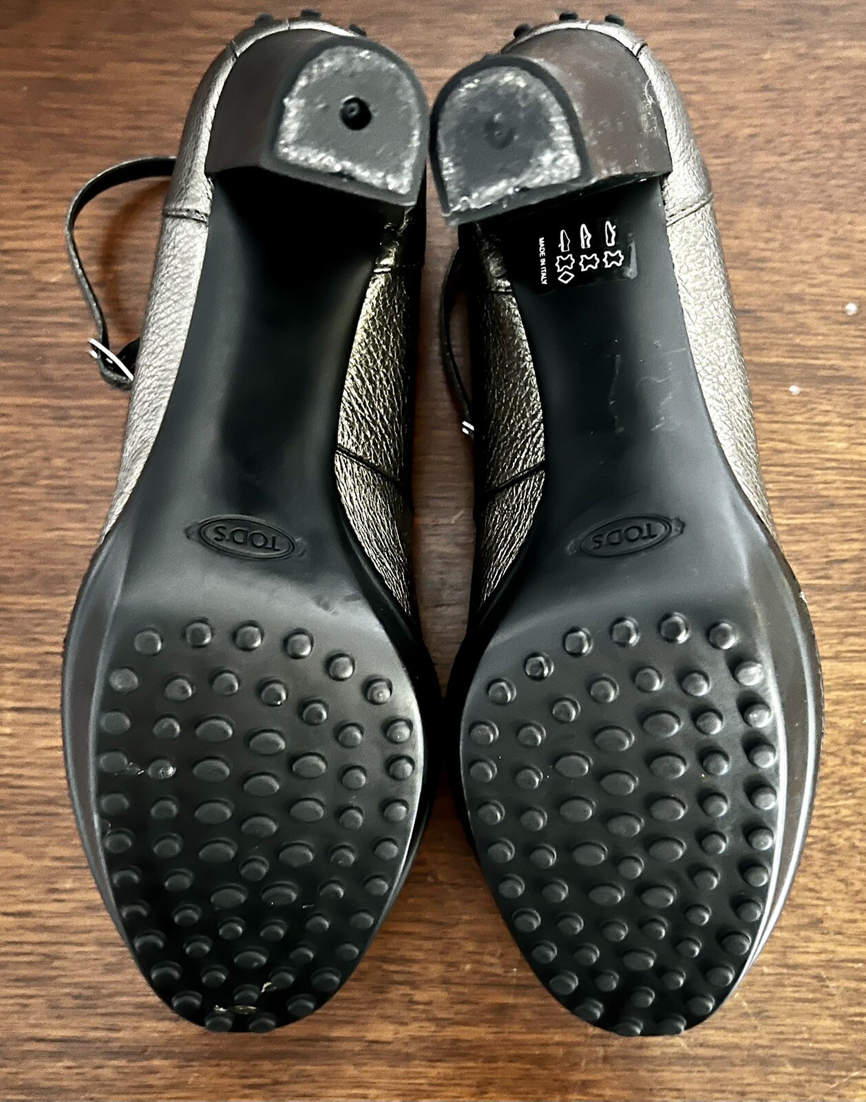 TOD'S Italy Metallic  Silver Ankle Strap Pumps Size 39 / US 9 image 9