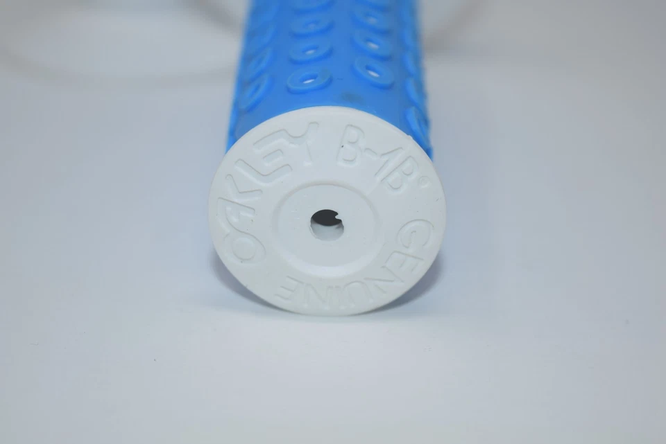 Empuñaduras de bicicleta BMX Oakley B1B blancas con manga azul edición vintage 2010 Foto 3 de 4