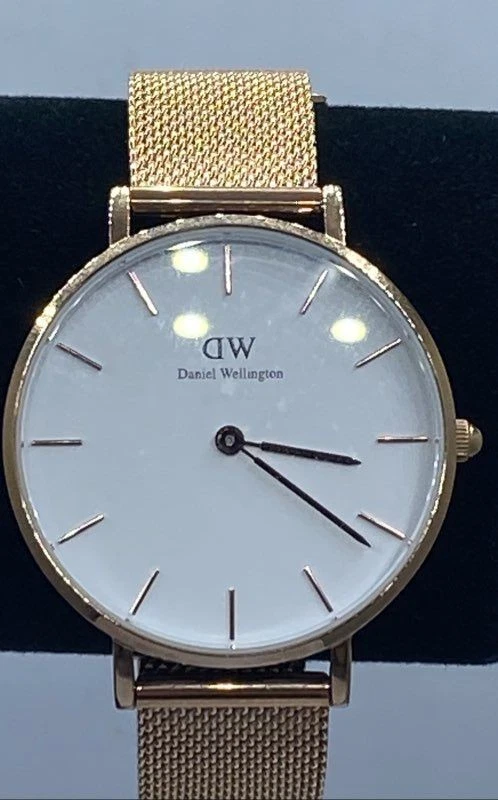 Women's Daniel Wellington 32mm WR30M Quartz Mesh Band Classic S. Steel Watch 43g - Image 2 of 4