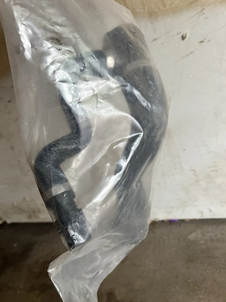 Manguera radiador REIN AUTOMOTIVE 17127521777 BMW 530xi 528i 525i 525xi 530i Foto 3 de 3