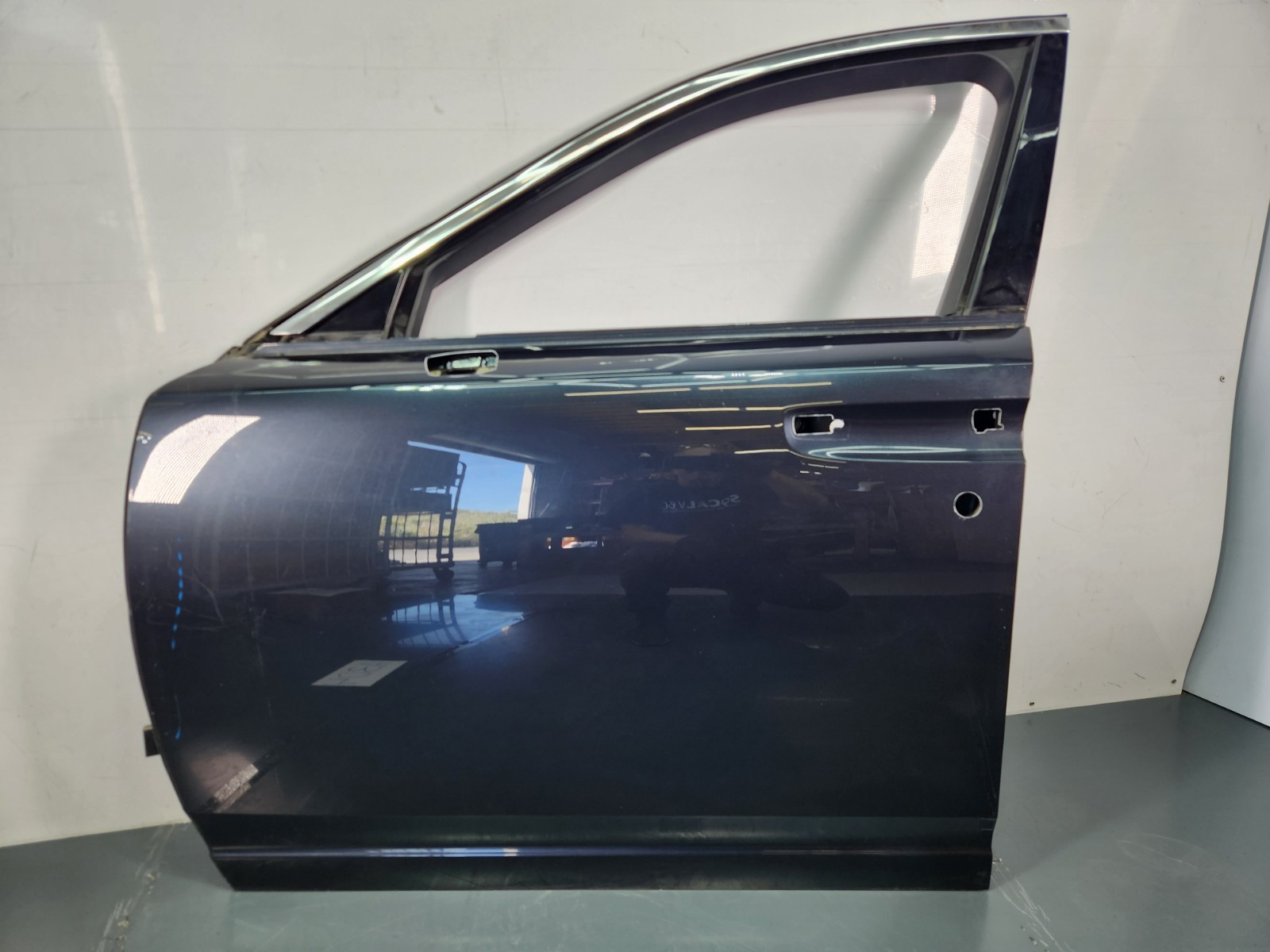 ✅ 10-14 OEM Rolls-Royce Ghost RR4 Front Driver Door Shell Panel Gray *