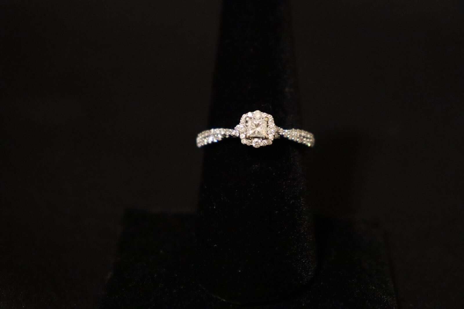 Kay Jewelers Accused Of Stealing Woman's Diamond Engagement Ring