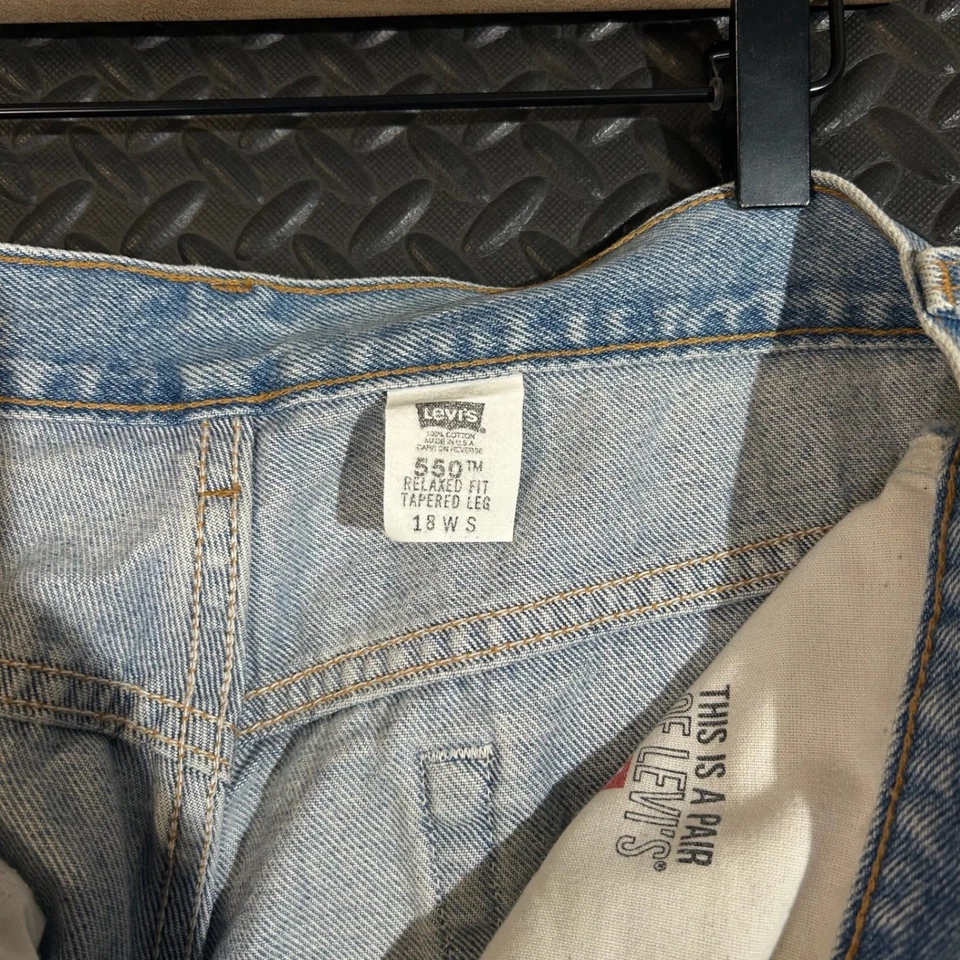 Vintage Levi's 550 Light Wash Blue Tapered High Rise Denim Jeans Women Size 18W - Image 4 of 4