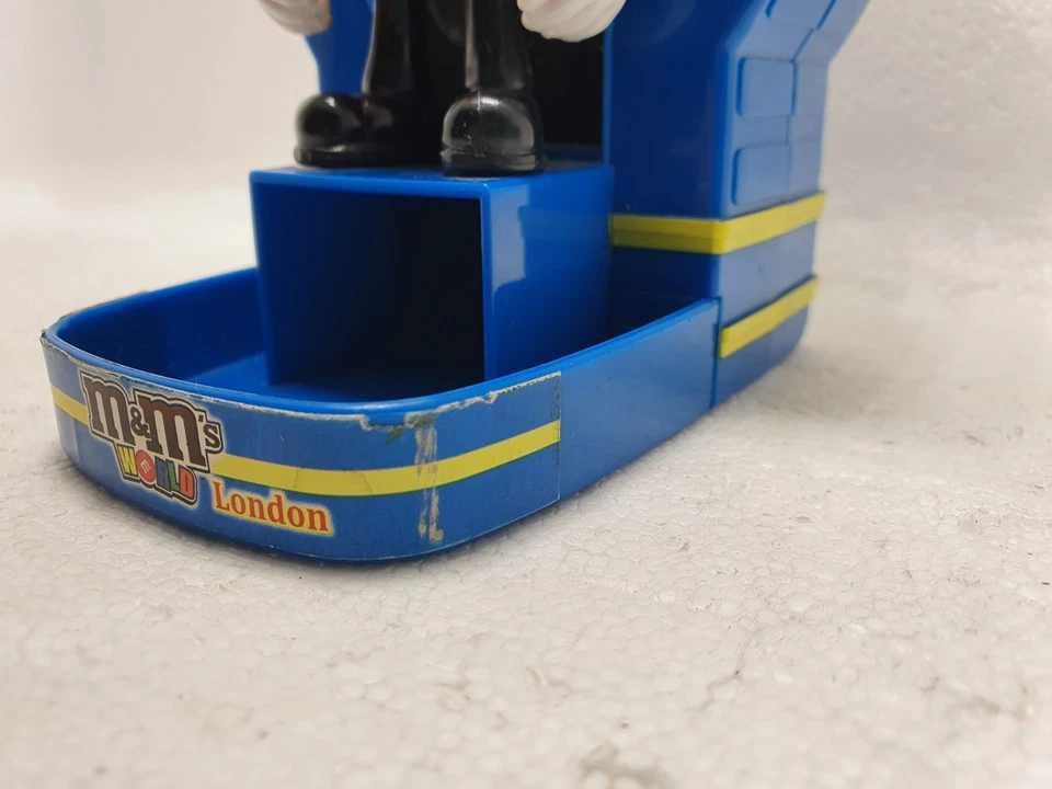 M&M's World Original Kings Palace Guard Dispenser Rare - image 4 of 4