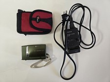 Fujifilm FinePix Z Series Z10fd 7.2MP Digital Camera Green with Charger Battery