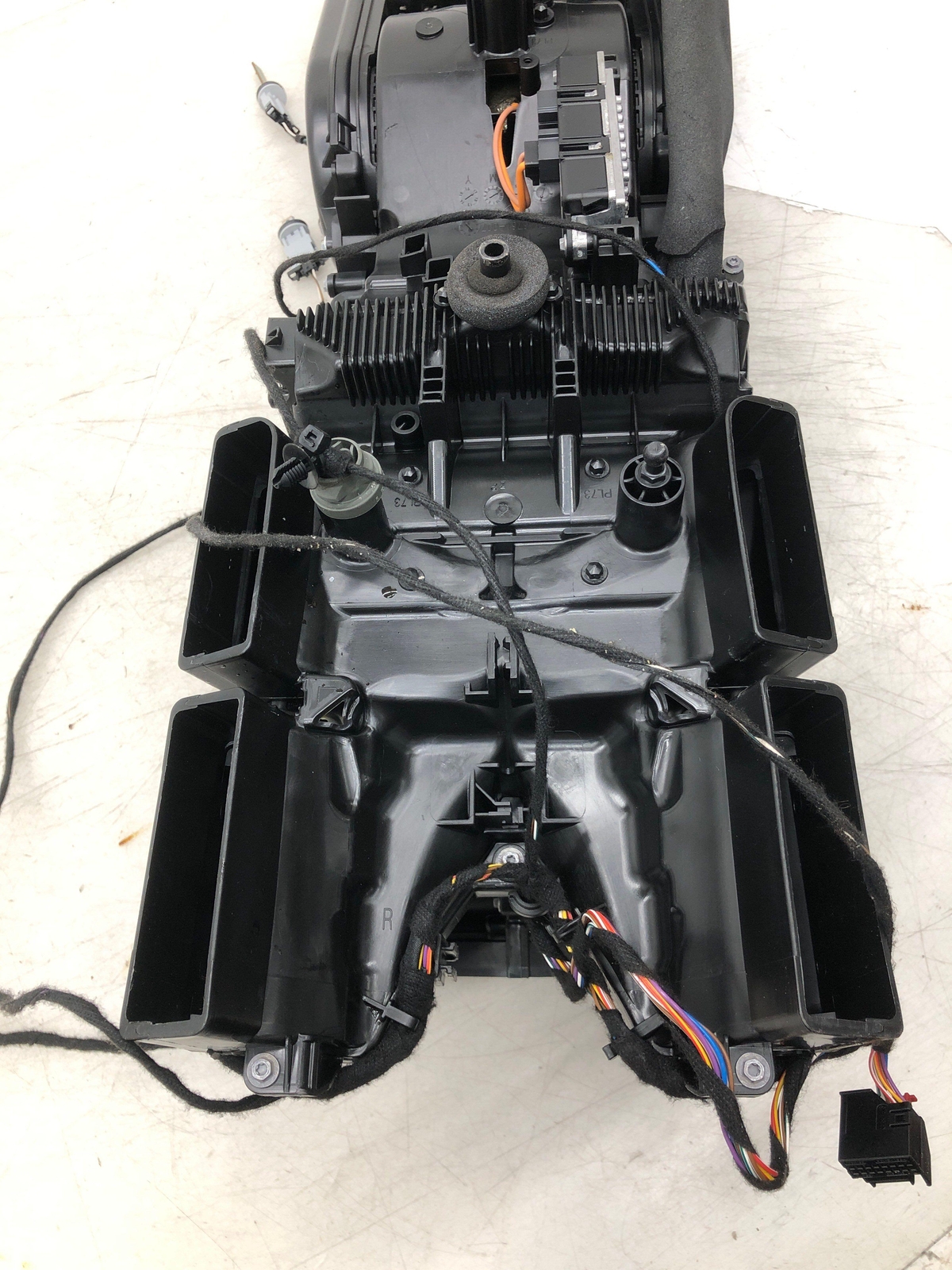 2016-2020 BENTLEY BENTAYGA REAR HVAC HEATER CORE HOUSING BOX OEM 4M0820004