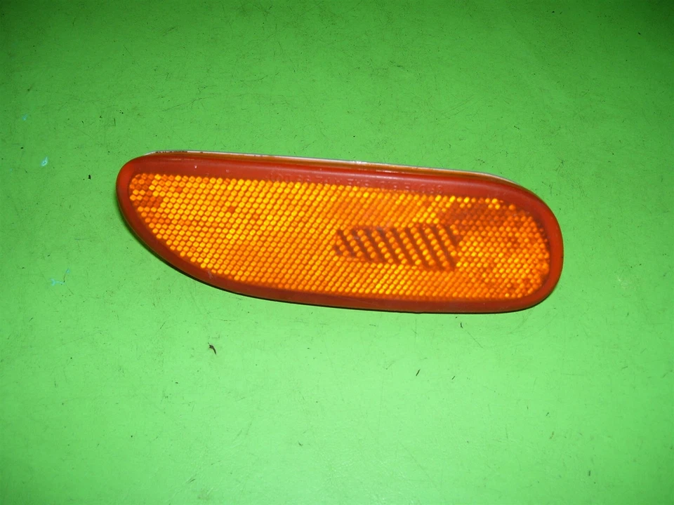 Eagle Talon TSI 1995 marcador de señal de giro frontal derecha lámpara de luz de estacionamiento carcasa lente Foto 2 de 3