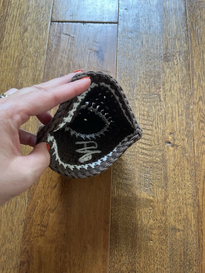 Sombrero de fútbol para bebé infantil hecho a mano de ganchillo casero Foto 3 de 4