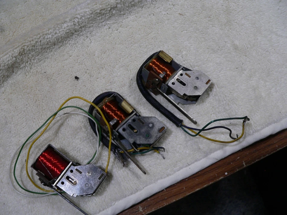 3 LIONEL – 100-5 E-Unit (3 Position) rebuilt tested lot of 3 for f3 units - Image 3 of 4