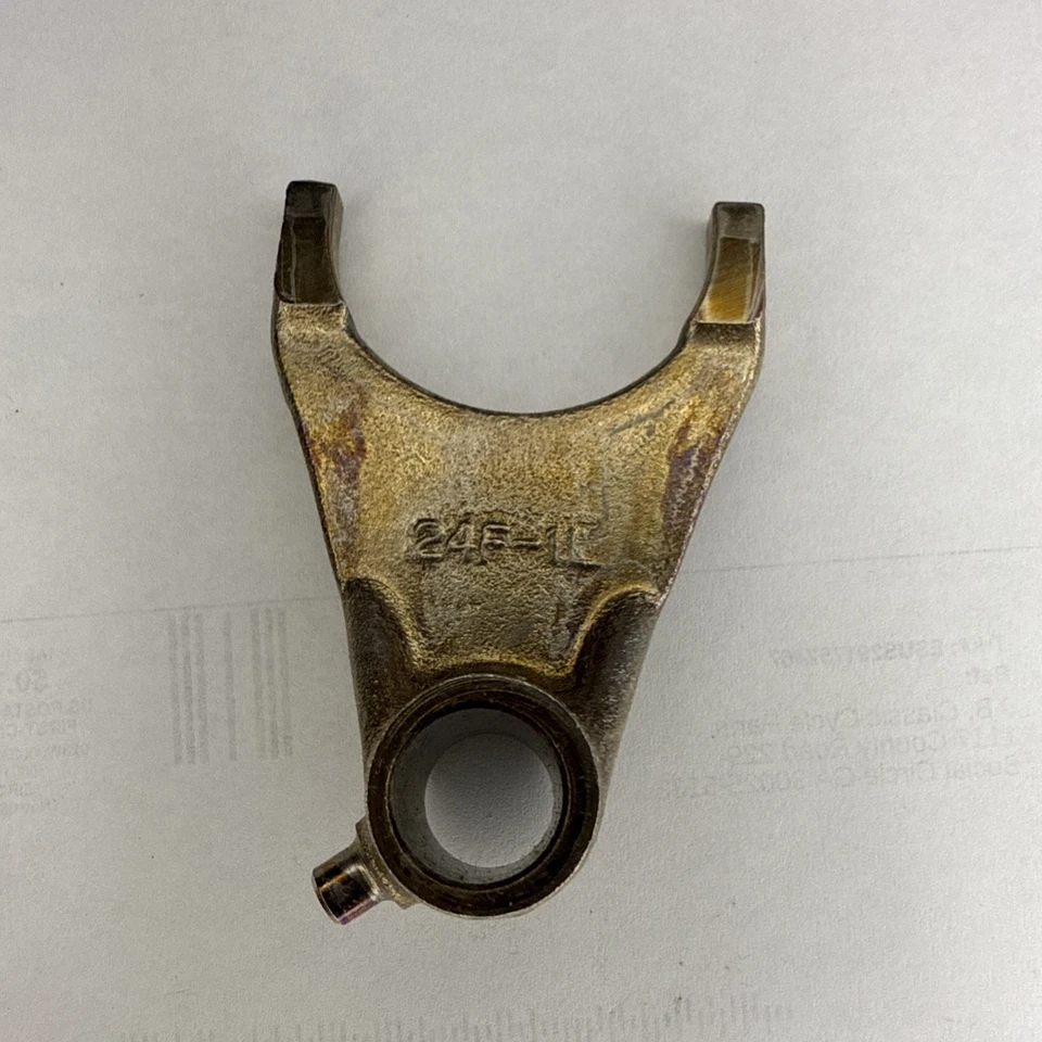 Engranaje de horquilla de cambio Suzuki 25211-24F10 OEM -GSX-R600 GSX-R750 TL1000S RF900 Katana Foto 2 de 3