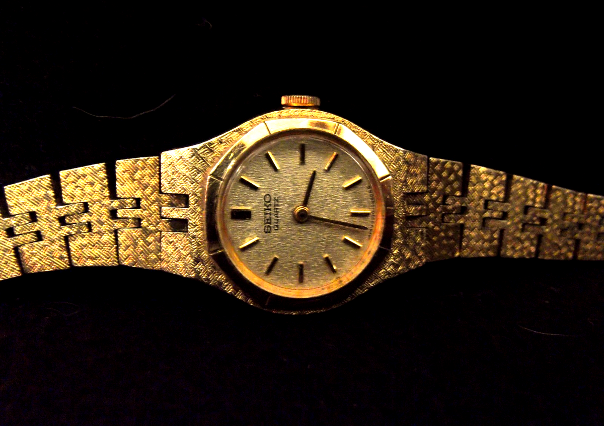 SEIKO 8 JEWELS QUARTZ WOMEN'S WATCH 18mm CASE 2320-2880R NEW