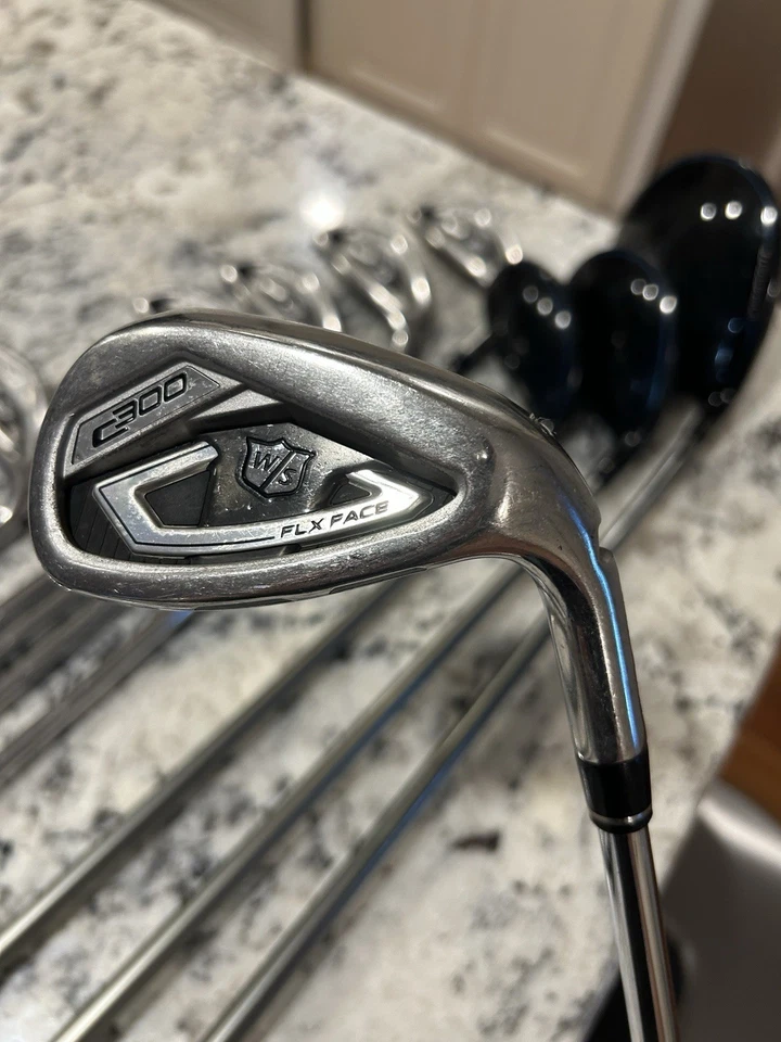 Tacos infantis Wilson Staff WS C300 5-PW ferros, driver D7, madeira, híbrido, corte personalizado - Imagem 2 de 4