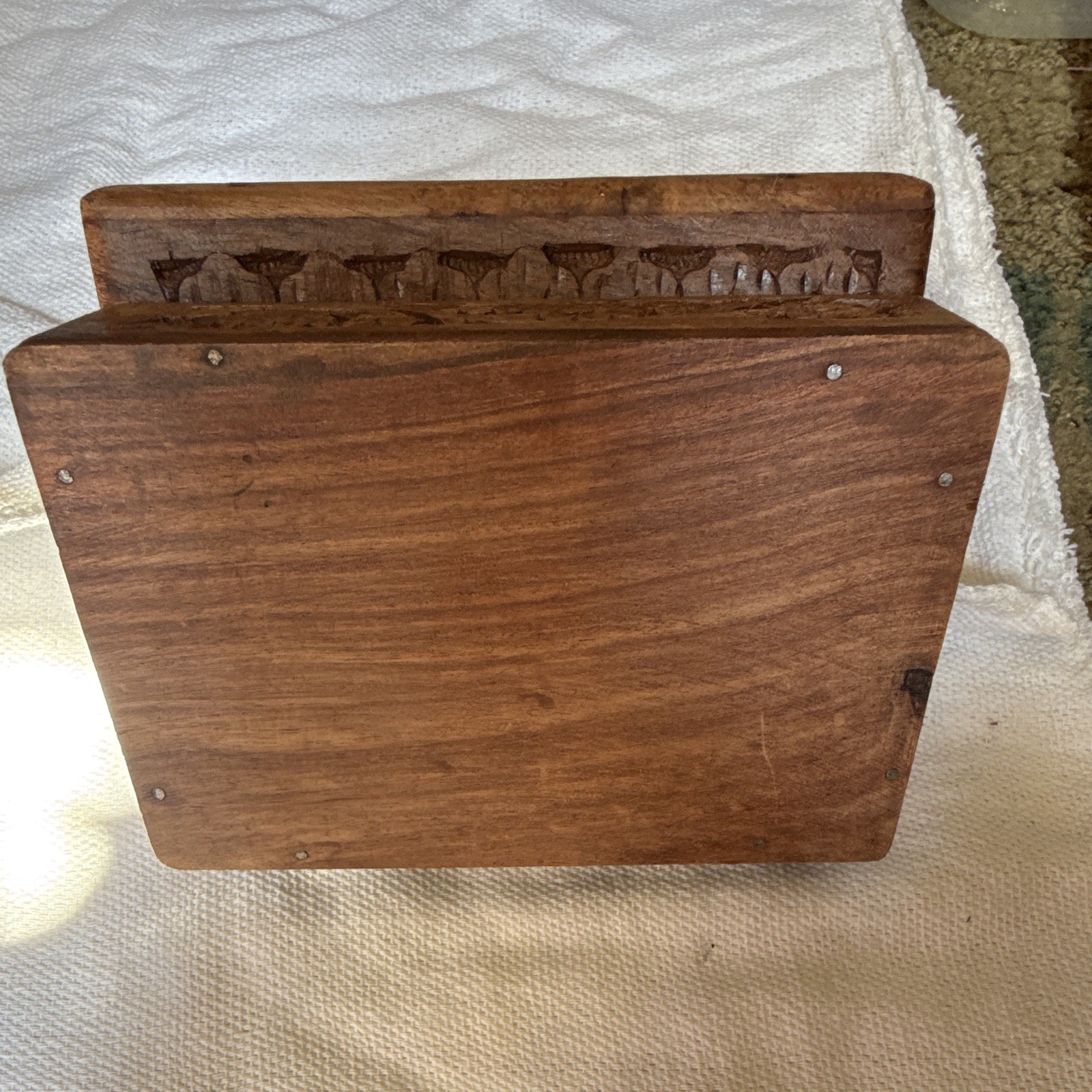как выглядит Hand-Carved Wooden Trinket Box, Floral Design Inlay. Not hinged, secured open. фото
