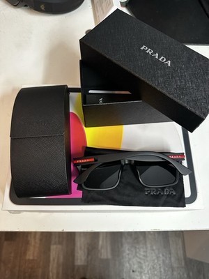 PRADA プラダ サングラス ブラック 黒 ケース クロス PRADA Men's Square Sunglasses Black Plastic Frame & Lens with Case