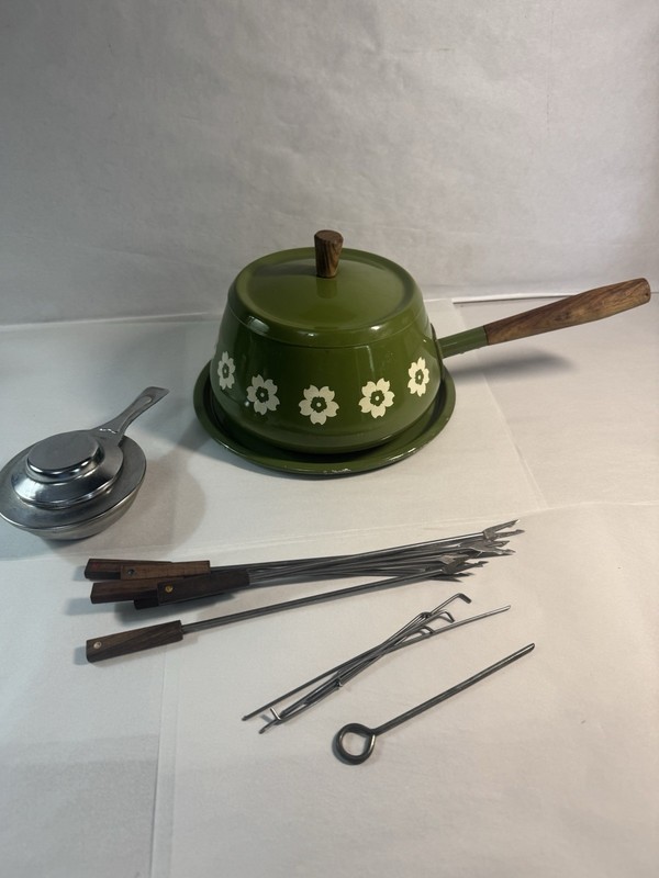 Vintage Fondue Pot 1970s Green White Daisy Wood Handle Lid Underplate