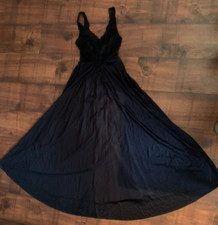 BLACK LONG GOWN LACE TOP VERY FULL SKIRT BEAUTIFUL SMALL UA-UA 14" -18"
