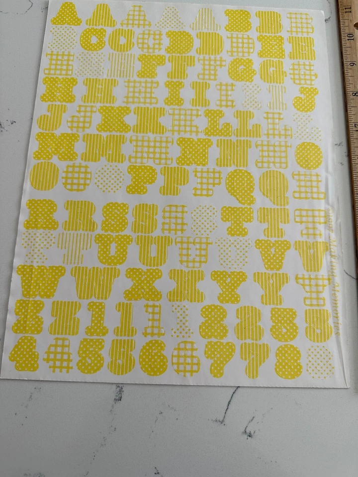 Álbum de recortes Making Memories grande patrón amarillo estuche superior/inferior ABC/123 Foto 2 de 4