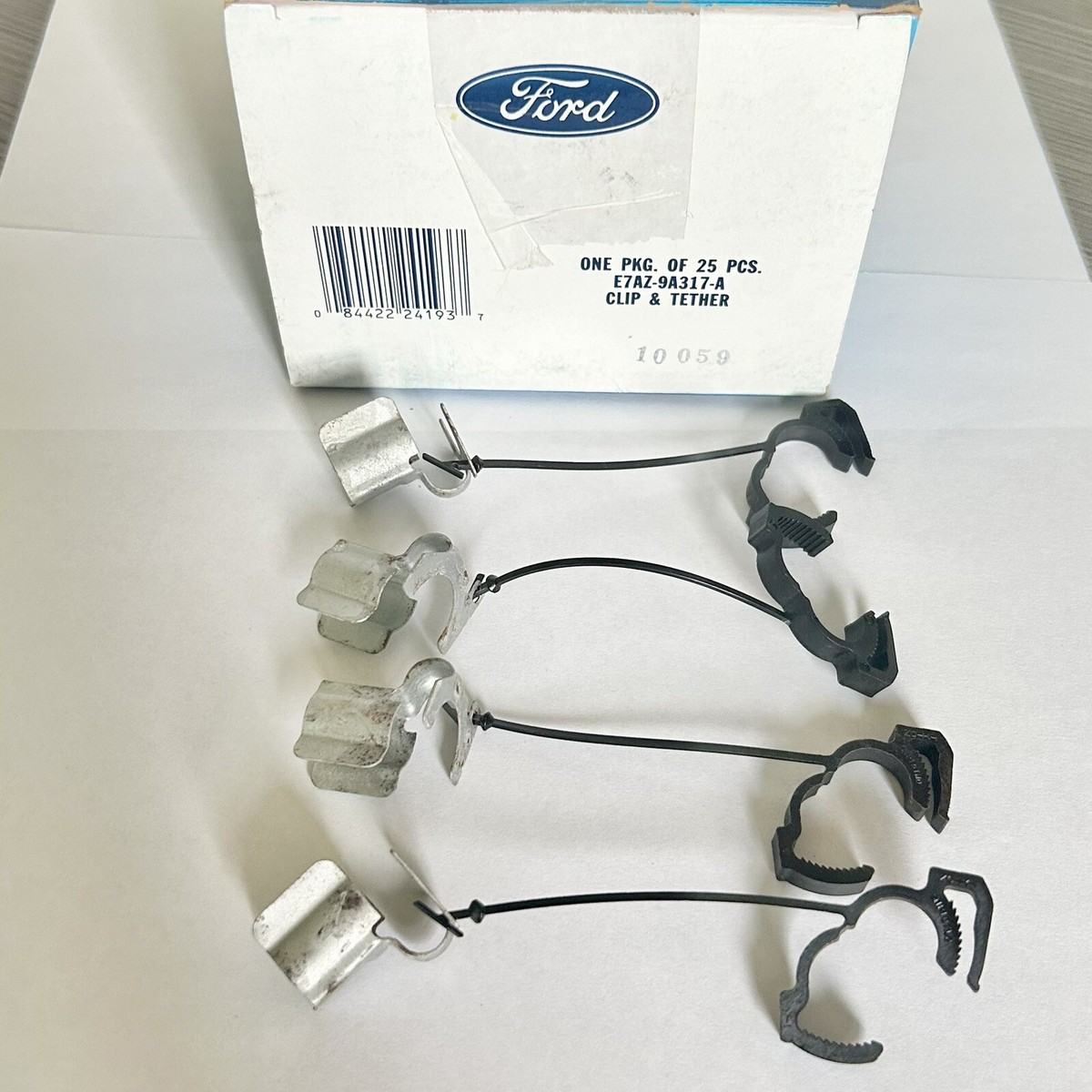 partir SURE LINEα Ford Fuel Line Rail Clip and Tether Set Of Four E7AZ-9A317-A