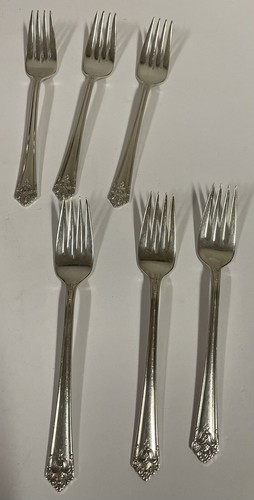 54 Piece Set of Vintage 1847 Rogers Bros Her Majesty Flatware with Chest - Picture 8 of 14