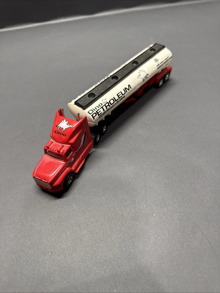 Maisto Kid Connection Highway Movers Ford Aeromax Dino Petroleum Tanker Semi - Image 2 of 4