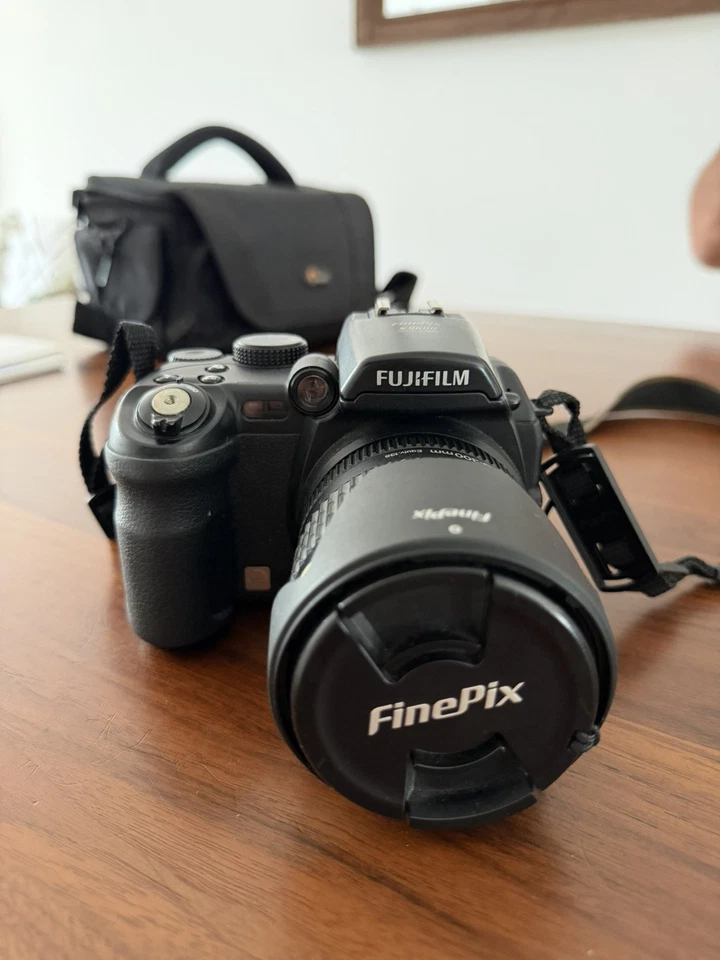 Fujifilm FinePix S9600 – Bridge numérique + objectif 28-300 mm + accessoires - Photo 3/4