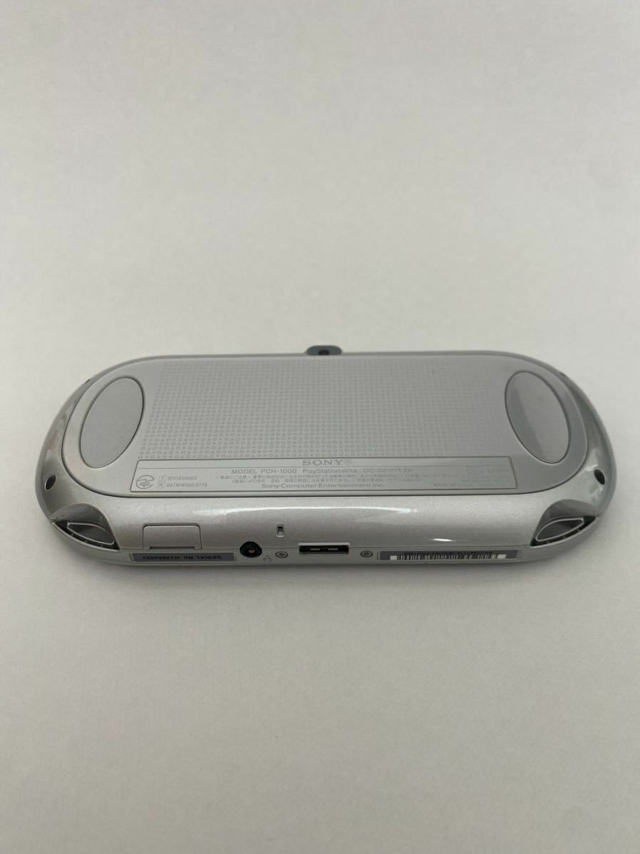PlayStation Vita Wi-Fiモデル シルバー (PCH-2000ZA25) ほぼ PlayStation Vita Wi-Fiモデル シルバー (PCH-2000ZA25) ほぼ