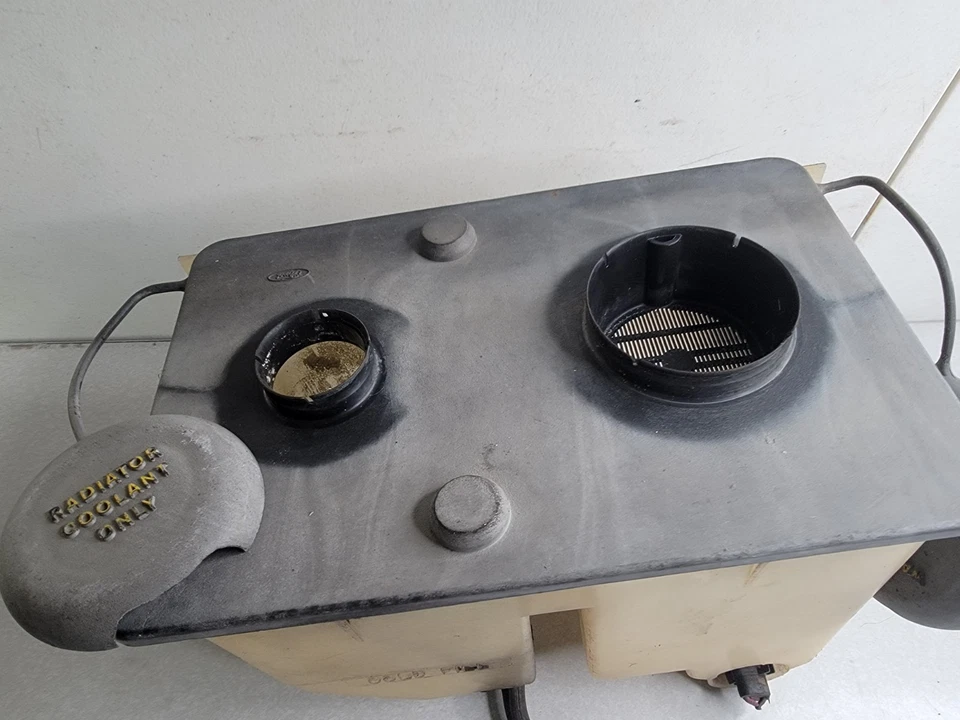 1986-90 Ford Bronco ii 2,9 л V6 перелив охлаждающей жидкости шайбы бак растворителя OEM с крышкой - Изображение 3 из 4