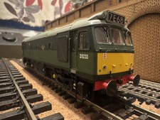 Bachmann 32-411 (OO) BR, Class 25/2 No.D5233 in BR Two Tone Green. DCC Fitted
